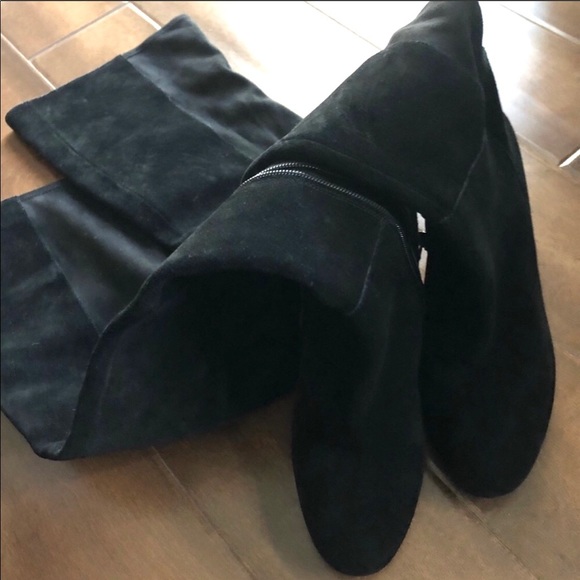 Vince Camuto Shoes - NEW❗️Vince Camuto Suede Thigh high